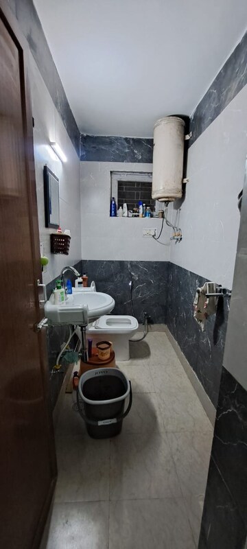 Attached Bathroom in 2 BHK Apartment at Vikas Puri – for Rent