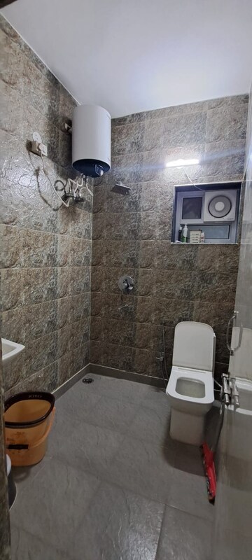 Bathroom in 2 BHK Apartment at Vikas Puri – for Rent
