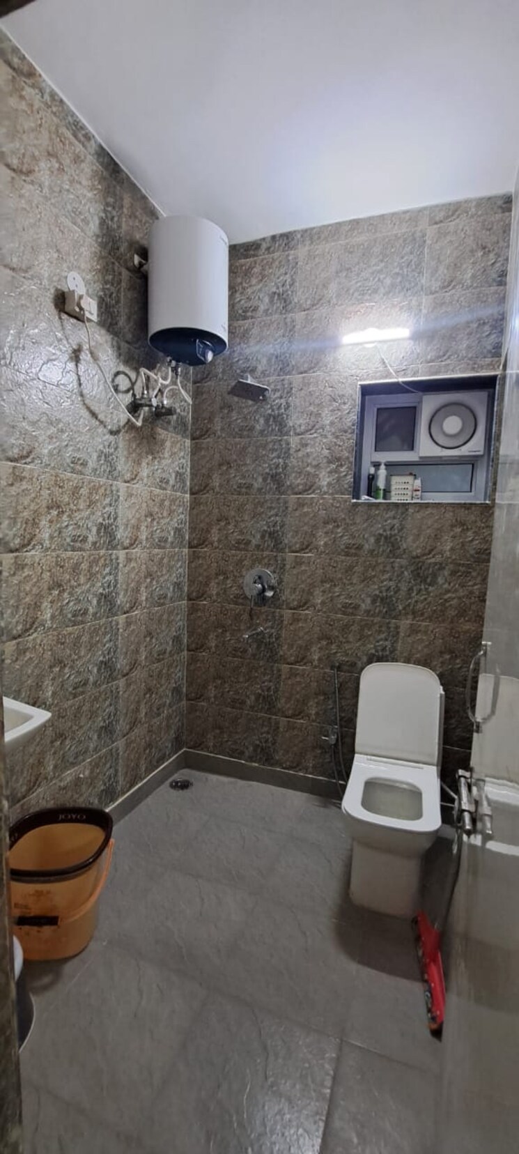 Bathroom, vikas puri 2 Bedroom 800 Sq.Ft. Apartment In Vikas Puri Delhi 8914803