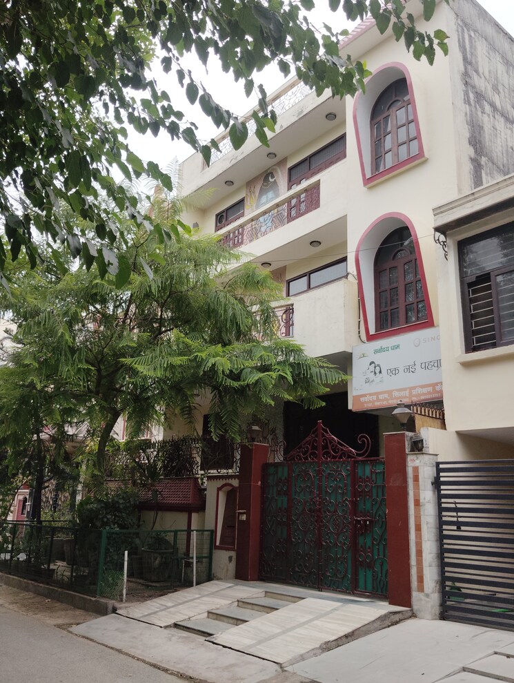 Exterior View, sector 52 5 Bedroom 200 Sq.Mt. Independent House In Sector 52 Noida 8914814