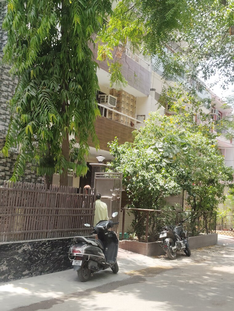 Exterior View, sector 52 5 Bedroom 200 Sq.Mt. Independent House In Sector 52 Noida 8914814
