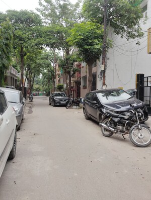 Parking in 5 BHK Independent House at Sector 52 – for Sale
