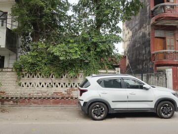 Parking in 5 BHK Independent House at Sector 52 – for Sale