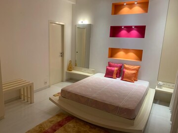 Bedroom in 4 BHK Apartment at DLH Enclave, Andheri West – for Rent