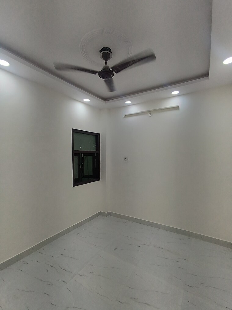 Room, govindpuri 3 Bedroom 850 Sq.Ft. Builder Floor In Govindpuri Delhi 8914869