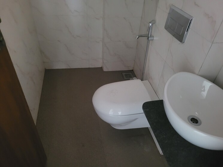 Bathroom, model colony 3 Bedroom 1500 Sq.Ft. Apartment In Model Colony Pune 8914872