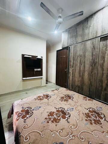 Bedroom in 2 BHK Builder Floor at Sushant Lok I – for Rent