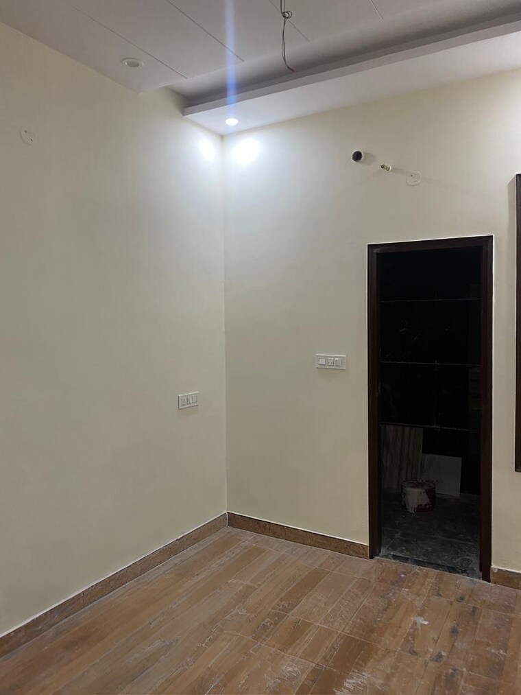Room, high ground 2 Bedroom 100 Sq.Yd. Independent House In High Ground Zirakpur 8914876