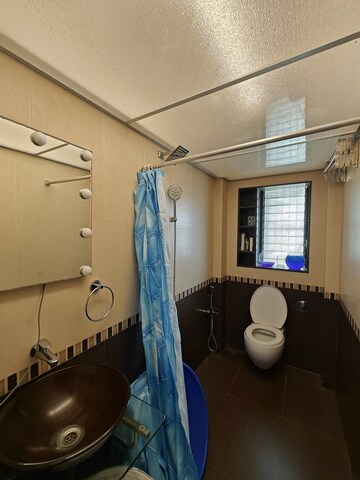 Team Area in 3 BHK Apartment at Bandra West – for Rent