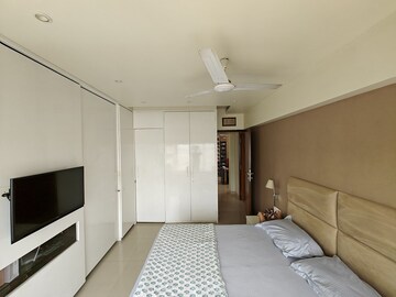 Bedroom in 3 BHK Apartment at Bandra West – for Rent