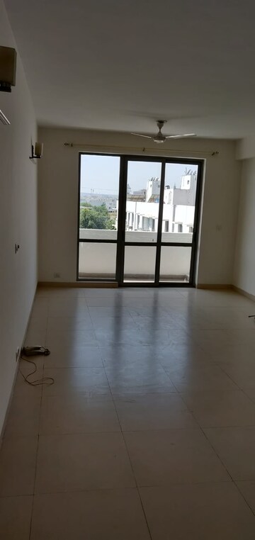 Room in 3 BHK Apartment at Vatika City Homes, Sector 83 – for Rent