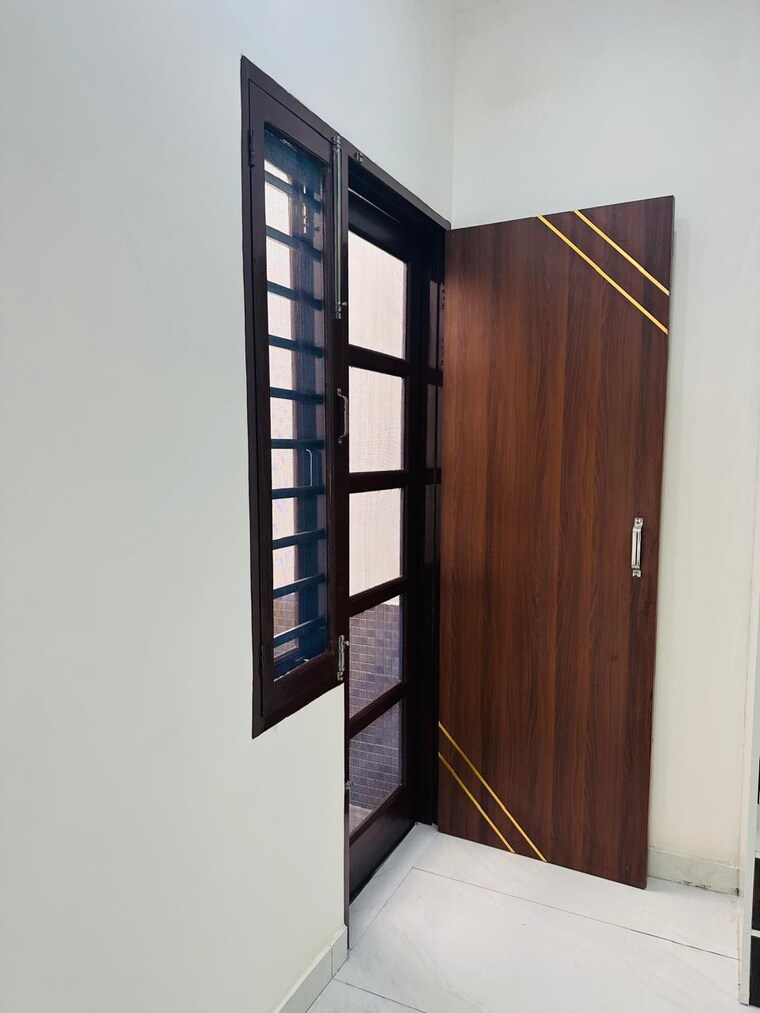 Room, ambala highway 3 Bedroom 90 Sq.Yd. Independent House In Ambala Highway Zirakpur 8915059