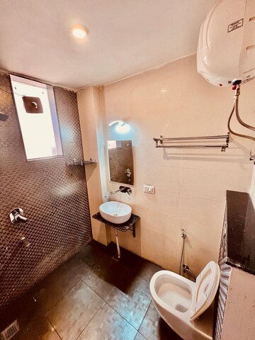 Master Bedroom in 1 BHK Builder Floor at Satyam Plaza, Sector 15 – for Rent