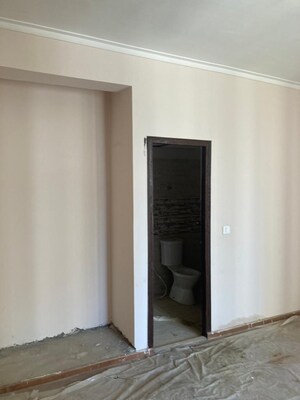 Room in 3 BHK Apartment at Amrapali Golf Homes, Sector 4 Greater Noida – for Sale