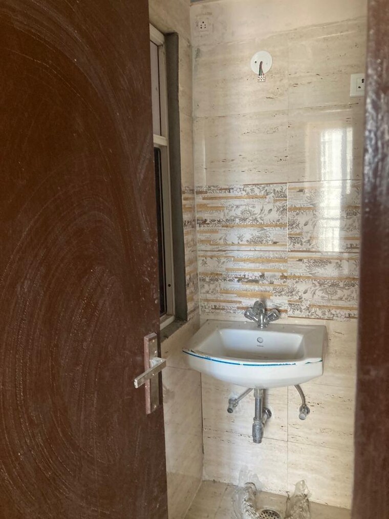 Bathroom, amrapali-golf-homes 2 Bedroom 835 Sq.Ft. Apartment In Sector 4 Greater Noida Greater Noida 8915106