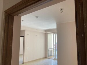 Room in 2 BHK Apartment at Amrapali Golf Homes, Sector 4 Greater Noida – for Sale