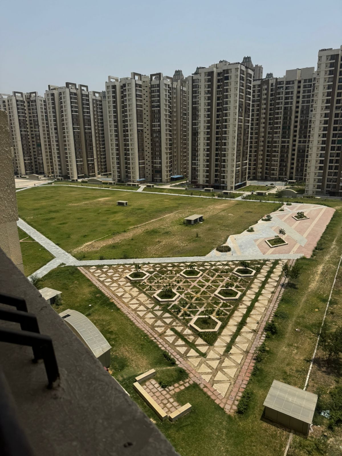3 BHK + Extra Room Apartment For Sale in Amrapali Golf Homes