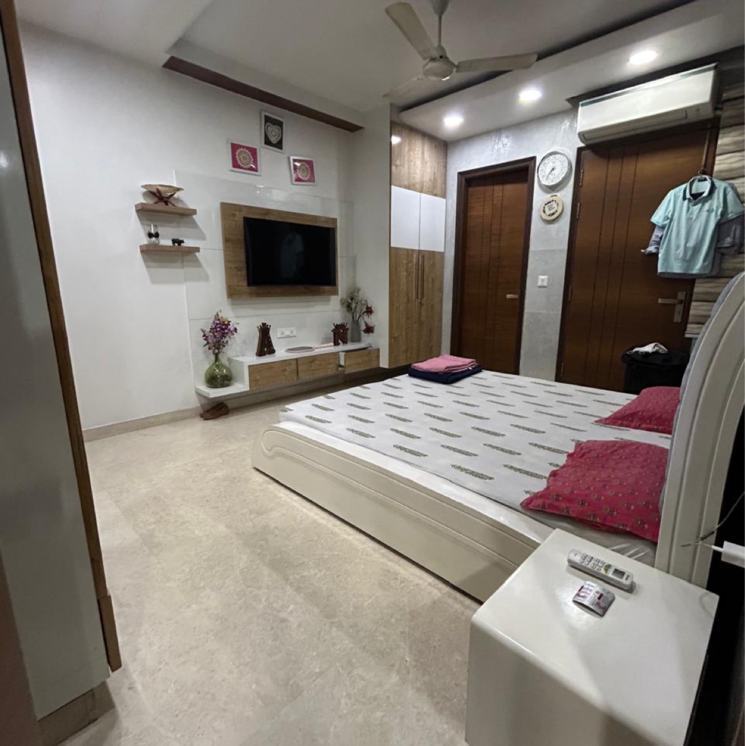 Bedroom, shalimar-bagh-bh-west-block-rwa 4 Bedroom 250 Sq.Yd. Builder Floor In Shalimar Bagh Delhi 8915167