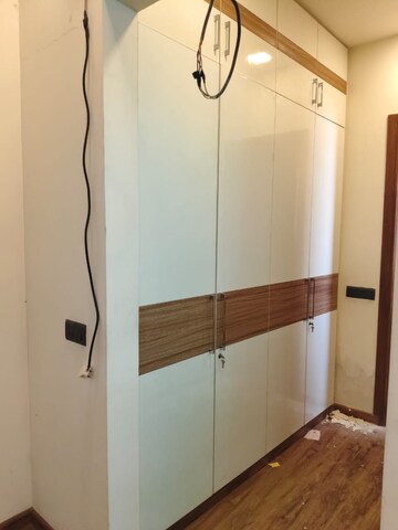 Furnished Amenities in 3 BHK Builder Floor at BPTP District, Sector 81 – for Rent