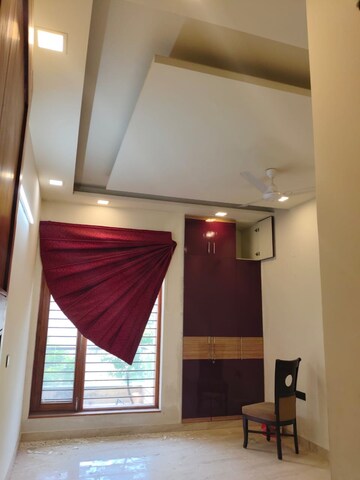 Furnished Amenities in 3 BHK Builder Floor at BPTP District, Sector 81 – for Rent