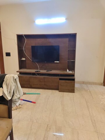 Furnished Amenities in 3 BHK Builder Floor at BPTP District, Sector 81 – for Rent