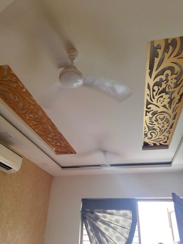 Furnished Amenities in 3 BHK Builder Floor at BPTP District, Sector 81 – for Rent