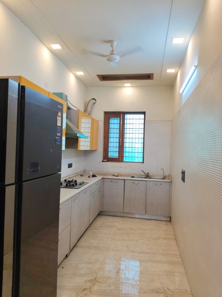Kitchen, bptp-district 3 Bedroom 250 Sq.Yd. Builder Floor In Sector 81 Faridabad 8915174