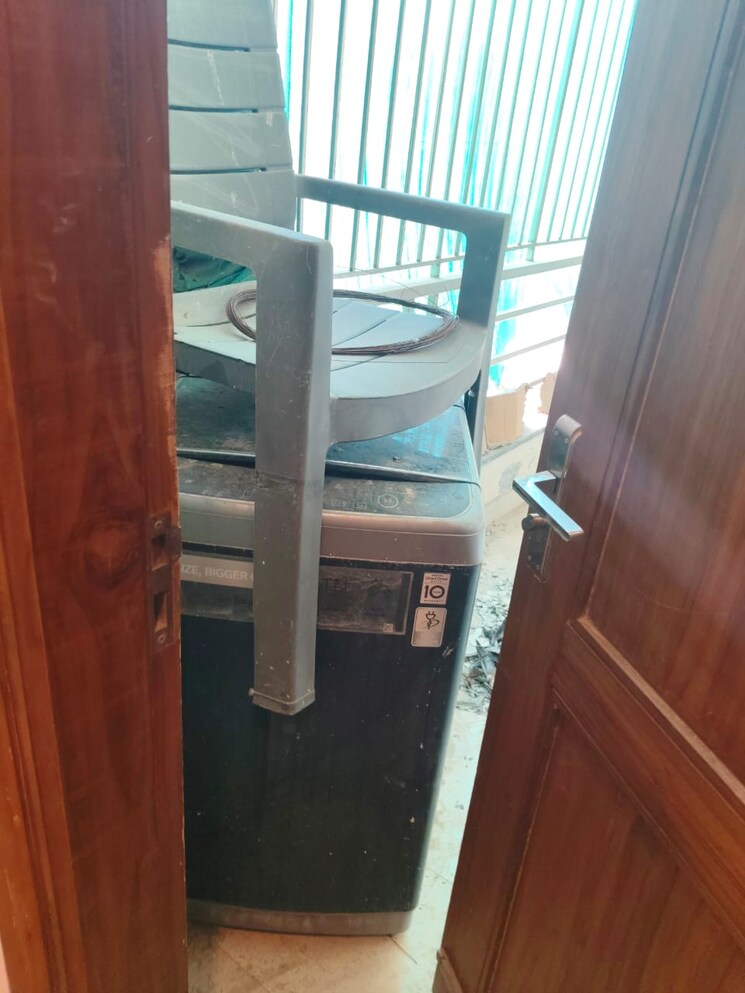 Balcony, bptp-district 3 Bedroom 250 Sq.Yd. Builder Floor In Sector 81 Faridabad 8915174