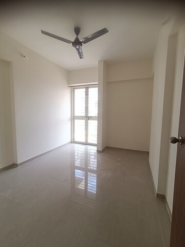 Room in 2 BHK Apartment at Mavens Viaan, Handewadi – for Rent