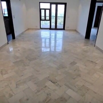 Room in 2 BHK Apartment at Connaught Place – for Sale