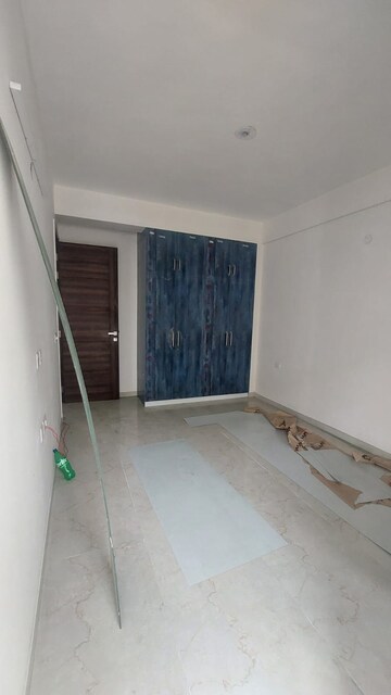 Room in 3.5 BHK Apartment at Smart World Gems, Sector 89 – for Rent