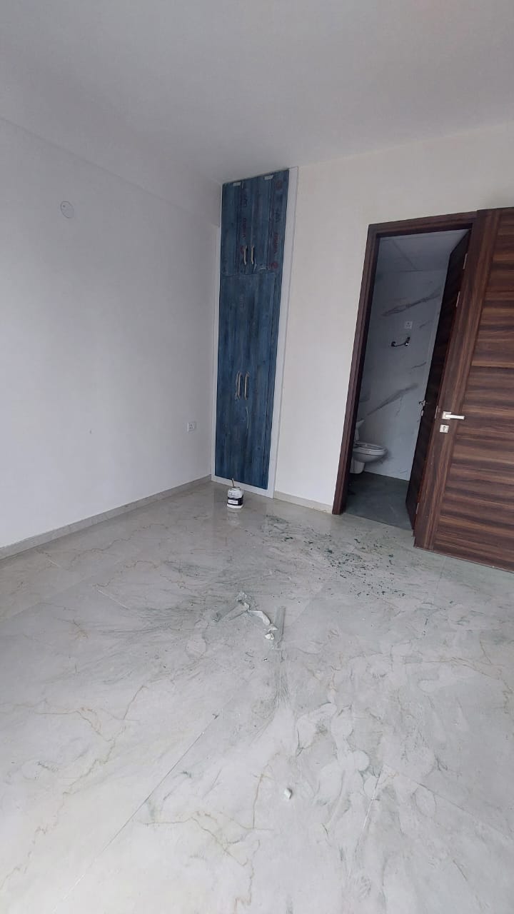 3.5 BHK + Extra Room Apartment For Rent in Smart World Gems