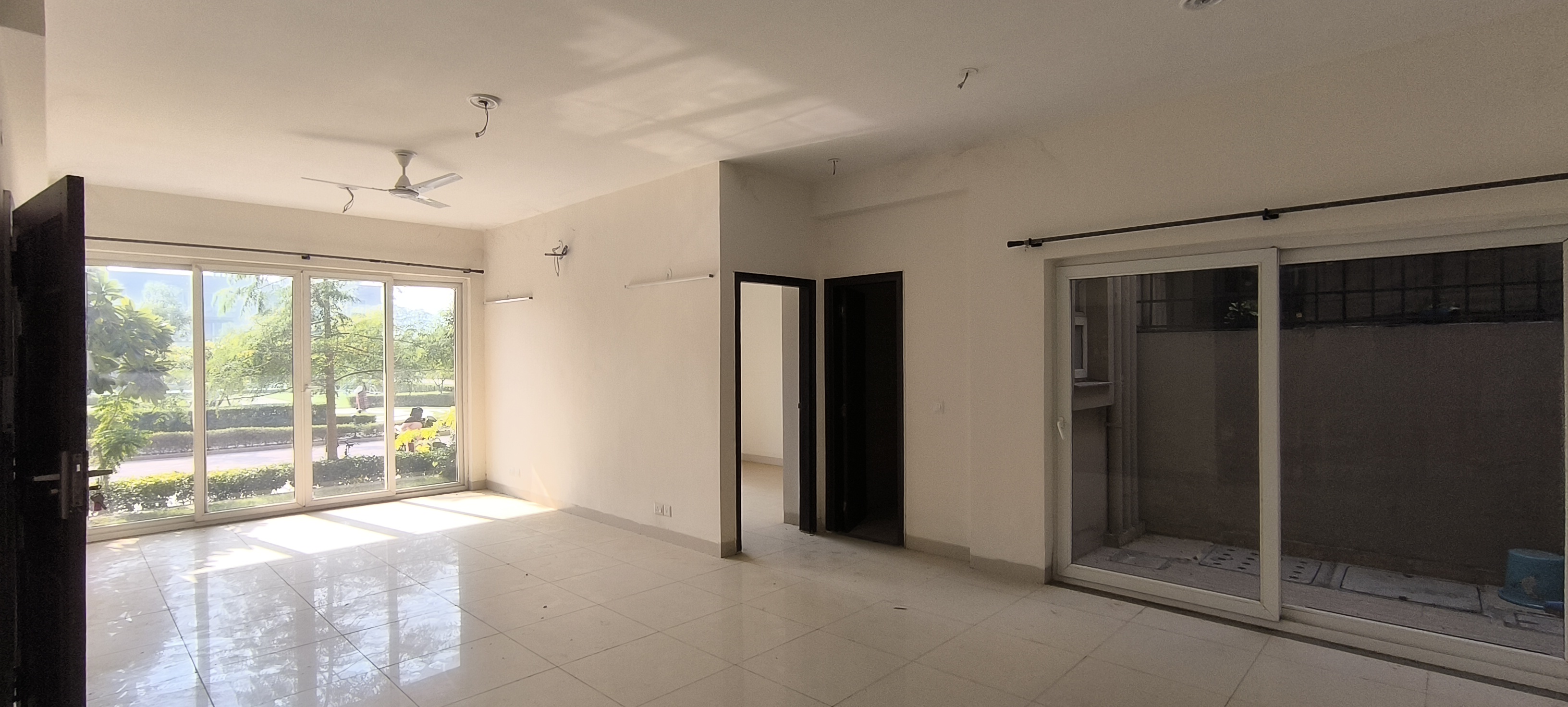 3 BHK + Servant Room,Extra Room Villa For Rent in BPTP Amstoria