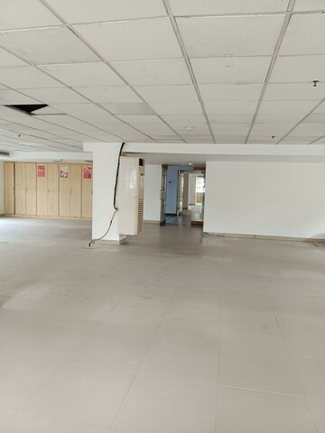 Room in 6+ BHK Independent House at New Friends Colony – for Rent