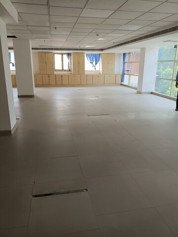 Room in 6+ BHK Independent House at New Friends Colony – for Rent