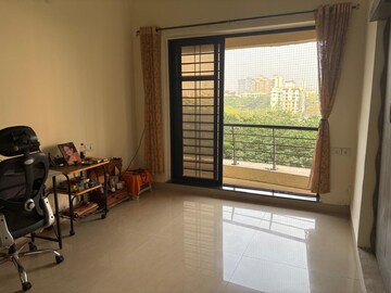 Room in 2 BHK Apartment at Raheja Interface Heights, Malad West – for Sale