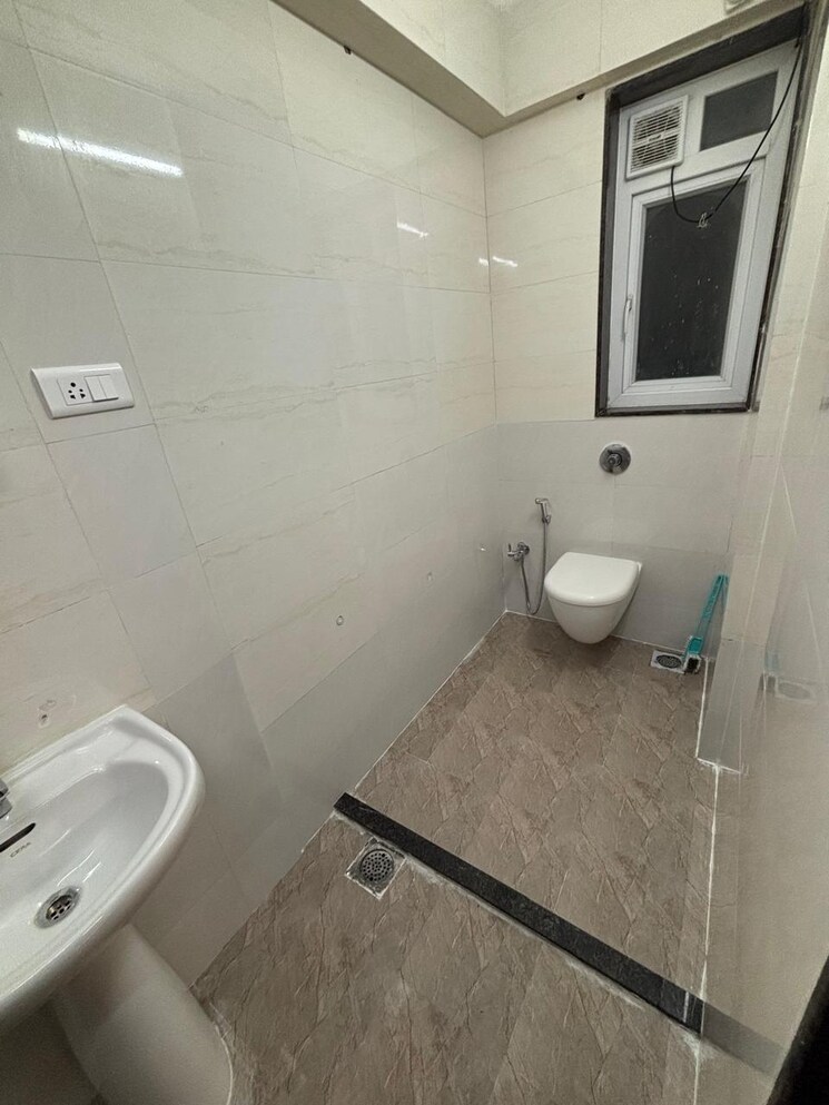 Bathroom, rasila-apartment 1 Bedroom 450 Sq.Ft. Apartment In Vile Parle East Mumbai 8915301