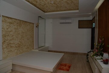 Master Bedroom in 5 BHK Independent House at Indiranagar – for Sale