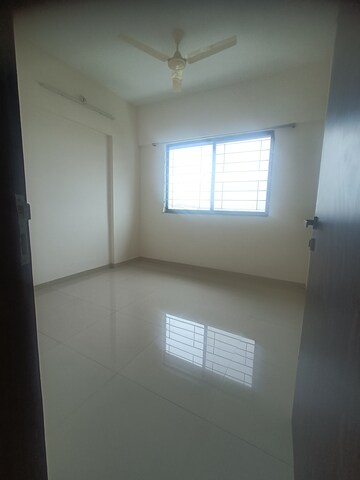 Room in 2 BHK Apartment at Panama Silver Stone, Handewadi – for Rent