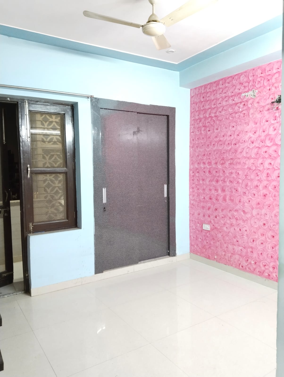 2 BHK Apartment For Rent in Eros Wembley Estate