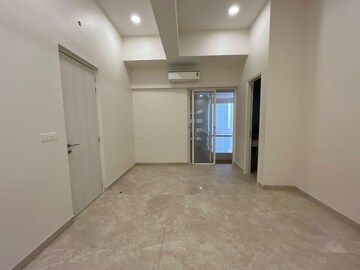 Room in 3 BHK Apartment at Indiabulls Sky Forest, Lower Parel – for Rent