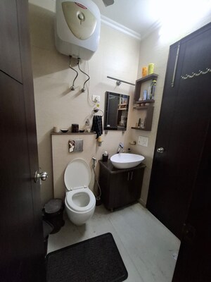 Master Bedroom in 4 BHK Apartment at Unitech Uniworld Gardens, Sector 47 – for Sale