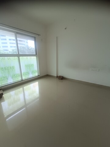 Room in 2 BHK Apartment at Lushlife Impero, Handewadi – for Rent