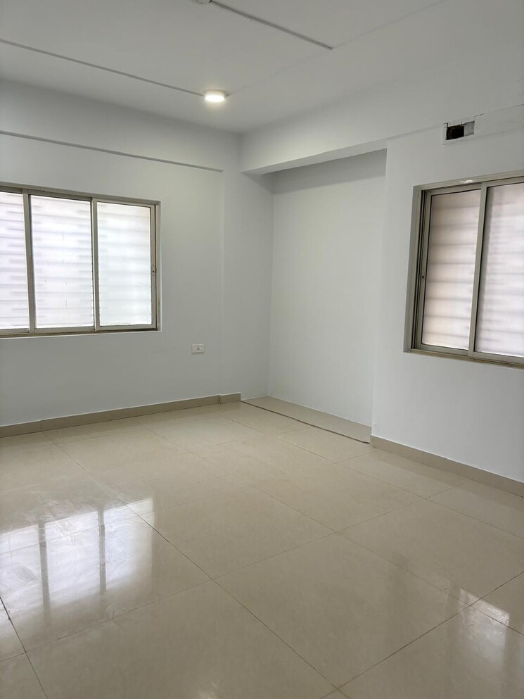 Room, rabindra sarovar Commercial Office Space 1400 Sq.Ft. In Rabindra Sarovar Kolkata 8915321