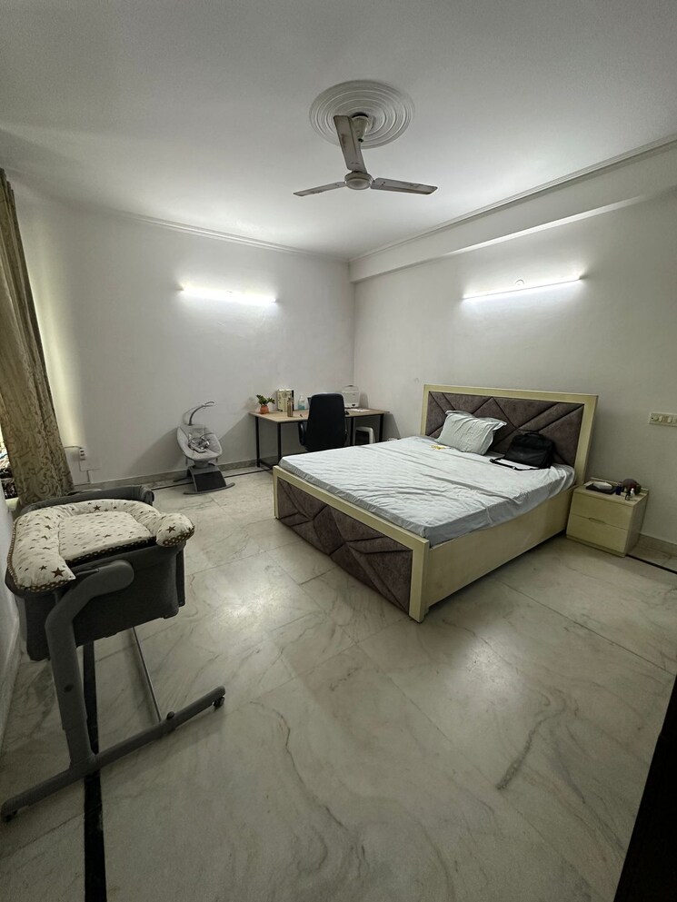 Bedroom, sector 46 6+ Bedroom 200 Sq.Ft. Independent House In Sector 46 Noida 8915355
