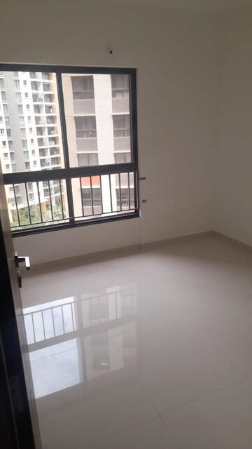Room in 2 BHK Apartment at Shapoorji Pallonji Sensorium, Hinjewadi – for Rent