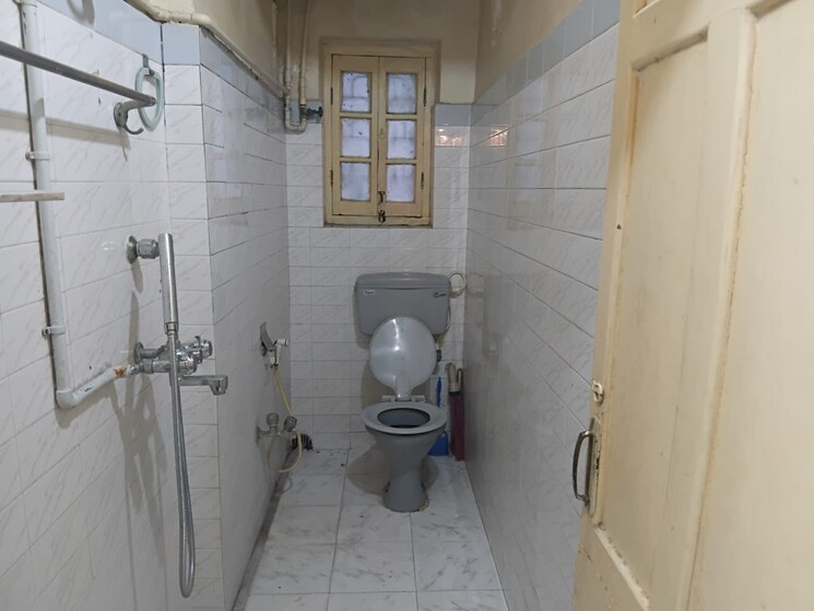 Bathroom, elgin road Commercial Office Space 1500 Sq.Ft. In Elgin Road Kolkata 8915349