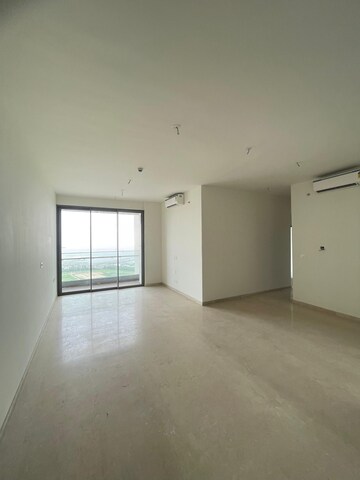 Room in 3 BHK Apartment at Piramal Mahalaxmi, Mahalaxmi – for Rent