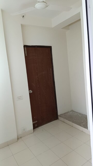 2 BHK Apartment For Rent in Emaar Emerald Estate, Sector 65