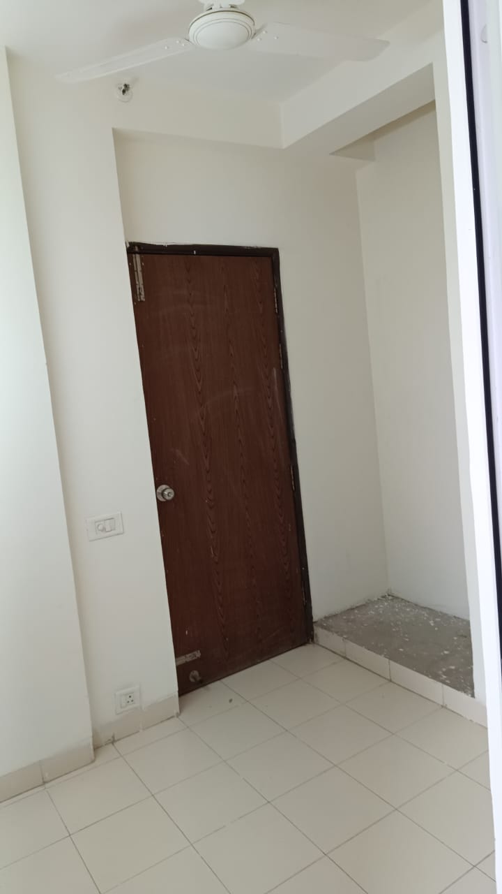 2 BHK + Study Room Apartment For Rent in Emaar Emerald Estate